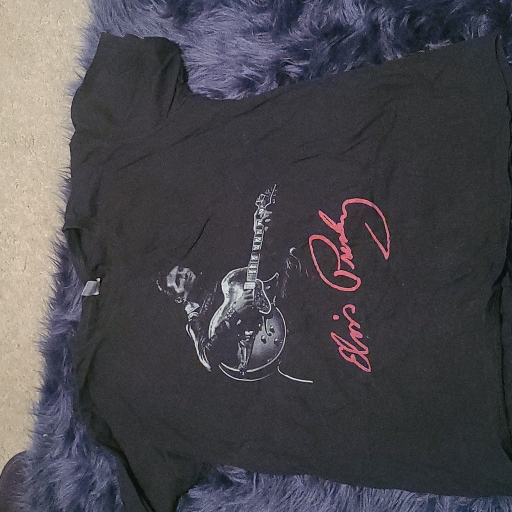 Elvis presley mens t shirt. Size large.